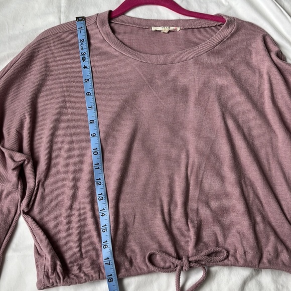 Cropped Drop Shoulder Sweater - Picture 3 of 3